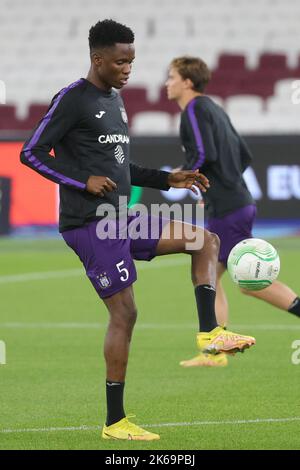 Moussa N'Diaye di Anderlecht ha mostrato in azione durante una sessione di allenamento della squadra di calcio belga RSC Anderlecht, mercoledì 12 ottobre 2022 a Londra, Regno Unito, in preparazione del gioco di domani contro l'inglese West Ham United FC il giorno quattro della tappa di gruppo della UEFA Conference League. BELGA PHOTO VIRGINIE LEFOUR Foto Stock