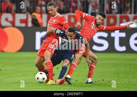 Monaco, Germania. 11th Ott 2022. Anteprima dei giochi CL Viktoria Pilsen - FC Bayern Monaco. Archivio foto; da sinistra: Leroy SANE (FC Bayern Monaco), Jhon MOSQUERA (Pilsen), Noussair Mazraoui (FC Bayern Monaco). Azione, duelli. Calcio Champions League/FC Bayern Munich-Viktoria Pilsen fase di gruppo, 3rd° giorno di partita il 4th ottobre 2022, ALLIANZAREN A. ? Credit: dpa/Alamy Live News Foto Stock