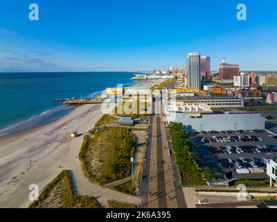 Vista aerea di Atlantic City, tra cui Atlantic Palace, Claridge Hotel e Ballys at Boardwalk a Atlantic City, New Jersey, USA. Foto Stock