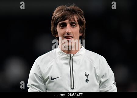 White Hart Lane, Regno Unito. 12th Ott 2022. Bryan Gil (11 anni) di Tottenham Hotspur si scalda in vista della partita della UEFA Champions League tra Tottenham Hotspur e Eintracht Frankfurt allo stadio Tottenham Hotspur, White Hart Lane, Inghilterra, il 12 ottobre 2022. Foto di David Horn. Credit: Prime Media Images/Alamy Live News Foto Stock