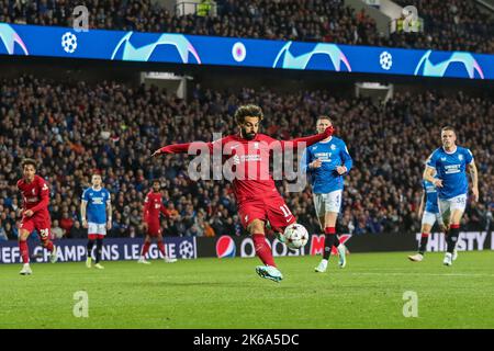 Glasgow, Regno Unito. 12th Ott 2022. Nel secondo gioco delle fasi di gruppo della Champions League, tra queste due squadre Rangers FC giocare Liverpool FC a Ibrox, Rangers casa stadio a Glasgow. Il primo gioco tra queste due squadre della Champions League, Liverpool, ha vinto 2 - 0. Credit: Findlay/Alamy Live News Foto Stock