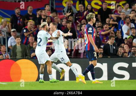 Barcellona, Spagna. 12th Ott 2022. Barella (Inter Milan) festeggia dopo aver segnato la partita di calcio della Champions League tra il FC Barcelona e l'Inter Milan, presso lo stadio Camp Nou di Barcellona, Spagna, mercoledì 12 ottobre 2022. Foto: SIU Wu Credit: dpa/Alamy Live News Foto Stock