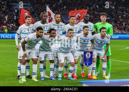 Milano, Italia. 11th Ott 2022. La squadra del Chelsea FC posa per una foto di gruppo prima della partita di calcio UEFA Champions League 2022/23 Group Stage - Group e tra l'AC Milan e il Chelsea FC allo stadio Giuseppe Meazza. Punteggio finale; Milano 0:2 Chelsea. Credit: SOPA Images Limited/Alamy Live News Foto Stock