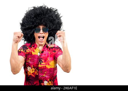 Uomo divertente in Afro parrucca celebrare il successo Foto Stock