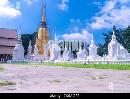 Tempio buddista di Wat Suan Dok a Chiang mai, nel nord della Thailandia Foto Stock