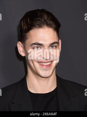 Hollywood, California, Stati Uniti. 12th Ott 2022. Hero Fiennes Tiffin in arrivo alla Premiere 'The Loneliest Boy in the World' tenutasi presso il TCL Chinese 6 Theatres il 12 ottobre 2022 Hollywood, California © Janet Gough / AFF-USA.com Credit: AFF/Alamy Live News Foto Stock