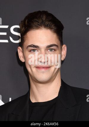 Hollywood, California, Stati Uniti. 12th Ott 2022. Hero Fiennes Tiffin in arrivo alla Premiere 'The Loneliest Boy in the World' tenutasi presso il TCL Chinese 6 Theatres il 12 ottobre 2022 Hollywood, California © Janet Gough / AFF-USA.com Credit: AFF/Alamy Live News Foto Stock