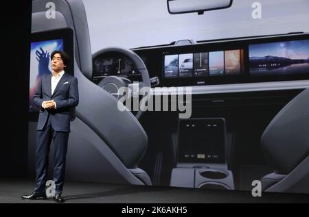 Tokyo, Giappone. 13th Ott 2022. Il nuovo presidente Sony Honda Mobility (SHM) e il COO Izumi Kawanishi di Sony annunciano la creazione della nuova società di veicoli elettrici SHM e della roadmap dei loro prodotti a Tokyo giovedì 13 ottobre 2022. I pre-ordini per il primo prodotto inizieranno nel 2025 e la prima consegna inizierà negli Stati Uniti nel 2026. Credit: Yoshio Tsunoda/AFLO/Alamy Live News Foto Stock