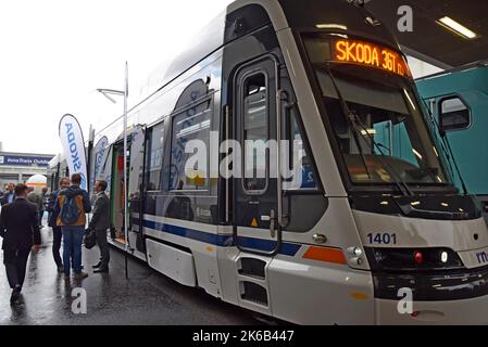 Škoda 36T tram-treno per RNV Germania in mostra alla Innotrans International Transport Expo di Berlino, settembre 2022 Foto Stock