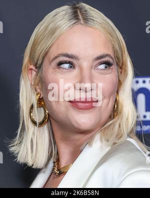 HOLLYWOOD, LOS ANGELES, CALIFORNIA, USA - OTTOBRE 12: L'attrice, modella e cantante americana Ashley Benson arriva al 22nd° Screamfest Horror Film Festival - Los Angeles Screening of WellGo USA's 'The Loneliest Boy in the World' tenutosi presso TCL Chinese 6 Theatres il 12 ottobre 2022 a Hollywood, Los Angeles, California, Stati Uniti. (Foto di Xavier Collin/Image Press Agency) Foto Stock