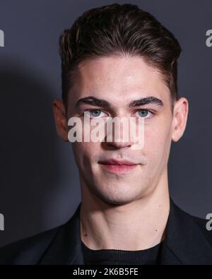 HOLLYWOOD, LOS ANGELES, CALIFORNIA, USA - OTTOBRE 12: L'attore, il modello e il produttore inglese Hero Fiennes Tiffin arriva al 22nd° Screamfest Horror Film Festival - Los Angeles Screening of WellGo USA's 'The Loneliest Boy in the World' tenutosi presso il TCL Chinese 6 Theatres il 12 ottobre 2022 a Hollywood, Los Angeles, California, Stati Uniti. (Foto di Xavier Collin/Image Press Agency) Foto Stock