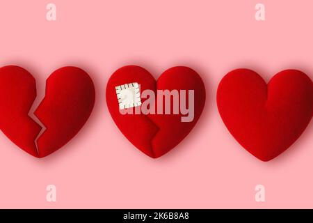 Cuore spezzato e cuore guarito - concetto di amore e dolore Foto Stock