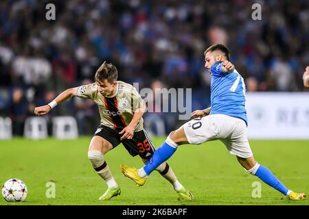 12-10-2022: Sport: Napoli contro Ajax NAPELS, ITALIA - 12 OTTOBRE: Francisco Conceicao (Ajax) e Gianluca Gaetano (SSC Napoli) durante la Championsleague Foto Stock