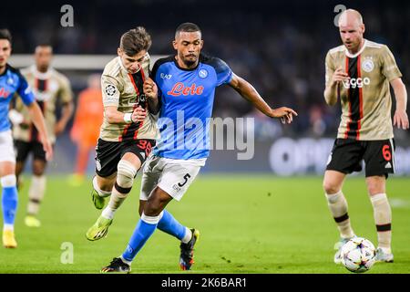 12-10-2022: Sport: Napoli contro Ajax NAPELS, ITALIA - 12 OTTOBRE: Francisco Conceicao (Ajax) e Juan Jesus (SSC Napoli) durante la partita di Championsleague Foto Stock