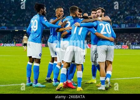 12-10-2022: Sport: Napoli contro Ajax NAPELS, ITALIA - OTTOBRE 12: Giacomo Raspadori (SSC Napoli) e Hirving Lozano (SSC Napoli) durante il Championsleagu Foto Stock