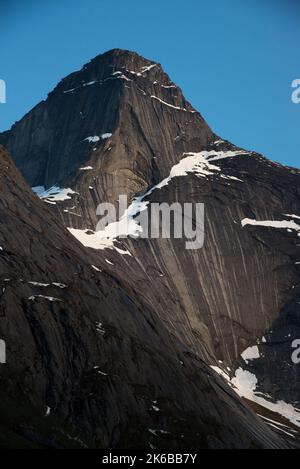 Stetinden è una cima di granito alta 1392 metri con forma di obelisco nel comune di Narvik nella contea di Nordland in Norvegia Foto Stock