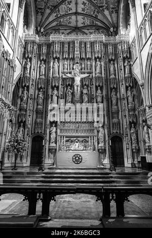 La nave della Cattedrale di St Albans con lo schermo di Wallingford, uno schermo di altare medievale del 15th ° secolo, St.Albans, Hertfordshire, Inghilterra, Regno Unito. Foto Stock