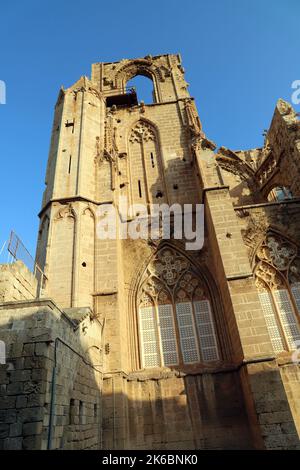 Moschea di Lala Mustafa Pasha, Famagosta (Gazimagusa), Repulico Turco di Cipro del Nord. Una volta la cattedrale cristiana di San Nicola. Foto Stock