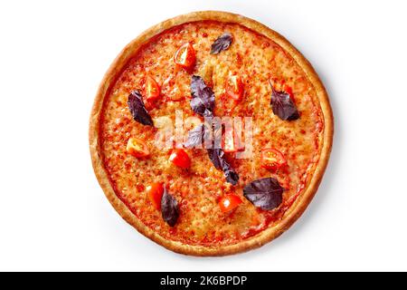 Pizza Margherita con pomodori, mozzarella e basilico viola isolato su fondo bianco Foto Stock
