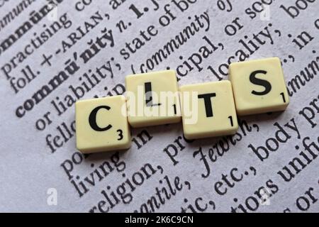 Community Land Trusts, CLT, veicoli per lo sviluppo di nuove case, in Inghilterra, Regno Unito - scritto in lettere Scrabble Foto Stock