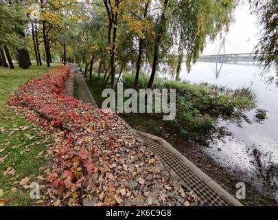 Kiev, Ucraina. 13th Ott 2022. KIEV, UCRAINA - 11 OTTOBRE 2022 - Parco Natalka situato sulla riva del fiume Dnipro, Kiev, capitale dell'Ucraina. Credit: Ukrinform/Alamy Live News Foto Stock