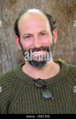 Cheltenham, Gloucestershire, Regno Unito – Giovedì 13th Ottobre 2022 – ben Short Woodsman e autore al Cheltenham Literature Festival - il Festival si svolge fino a domenica 16th Ottobre 2022. Foto Steven Maggio / Alamy Live News Foto Stock