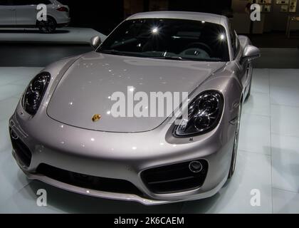 DETROIT, MI/USA - 19 GENNAIO 2013: Un'auto Porsche Cayman 2014, North American International Auto Show (NAIAS). Foto Stock