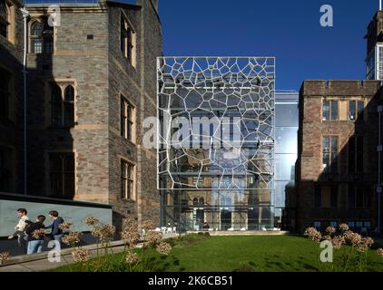 Visualizza con studenti e professori che lavorano una formula. Università di Bristol: Fry Building, Bristol, Regno Unito. Architetto: Wilkinson Eyre Architetti Foto Stock