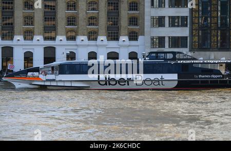 Il ciclone da Clippers Tamigi viaggia sul fiume Tamigi Londra UK. Foto Stock