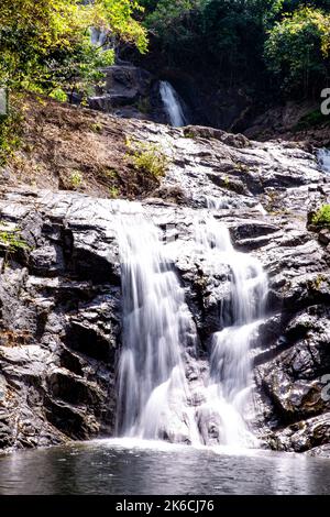 Cascata Nampok Lampee a Phang nga, Thailandia Foto Stock