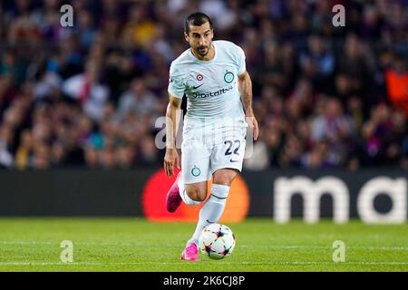 Henrikh Mkhitaryan dell'Inter Milan durante la partita della UEFA Champions League, il gruppo C tra il FC Barcelona e l'Inter Milan ha giocato allo Stadio Spotify Camp Nou il 12 ottobre 2022 a Barcellona, Spagna. (Foto di Colas Buera / PRESSIN) Foto Stock