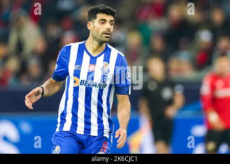 LEVERKUSEN, GERMANIA - Ottobre 12: Mehdi Taremi del FC Porto guarda durante la partita di Gruppo B - UEFA Champions League tra Bayer 04 Leverkusen e FC Porto alla BayArena il 12 Ottobre 2022 a Leverkusen, Germania (Foto di Joris Verwijst/Orange Pictures) Foto Stock