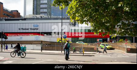 St Thomas Hospital London UK GV di entrata a A&e (incidente e emergenza) visto da Lambeth Place Road. Foto Stock