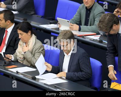 Berlino, Germania, 13 ottobre 2022.il Ministro federale tedesco dell'economia un Vice Cancelliere, Dr. Robert Habeck, durante la 60th sessione plenaria del Bundestag tedesco. Credit: Juergen Nowak/Alamy Live News Foto Stock