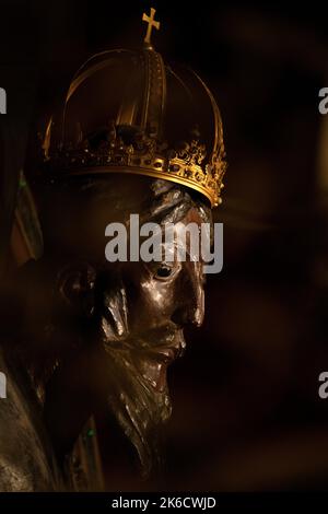 Lucca Cattedrale di San Martino Toscana 2022 settembre nella navata un piccolo tempio ottagonale o cappella contiene la più preziosa reliquia Foto Stock