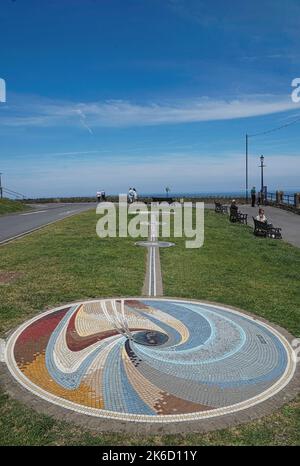 Mosaic celebra il successo del Triple Jump 1995, detentore del record del Campionato del mondo Jonathan Edwards, vicino al lungomare di Ilfracombe, North Devon Foto Stock