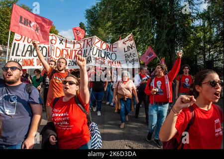 ROMA, ITALIA - 10 OTTOBRE 2022: 'Italia, Europa, ascoltate il lavoro', dimostrazione sindacale nazionale CGIL. © Andrea Sabbadini Foto Stock