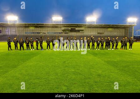 I giocatori della Papua Nuova Guinea Rugby League all'evento di benvenuto della Coppa del mondo all'Halliwell Jones Stadium di Warrington Foto Stock
