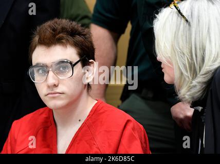 Fort Lauderdale, Stati Uniti. 22nd Mar, 2019. Lo sparatutto della scuola di Parkland Nikolas Cruz ascolta il suo difensore pubblico Diane Cuddihy, a destra, durante un'audizione sulle riprese della polizia da body-camera al tribunale di Broward venerdì 22 marzo 2019 a Fort Lauderdale, Fla. (Foto di Taimy Alvarez/Sun Sentinel/TNS/Sipa USA) Credit: Sipa USA/Alamy Live News Foto Stock