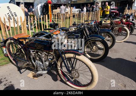 Thor, Henderson e Indian American moto parcheggiate al Restoration Yard, BARC Revival Meeting, Goodwood circuito automobilistico, Chichester, Regno Unito Foto Stock