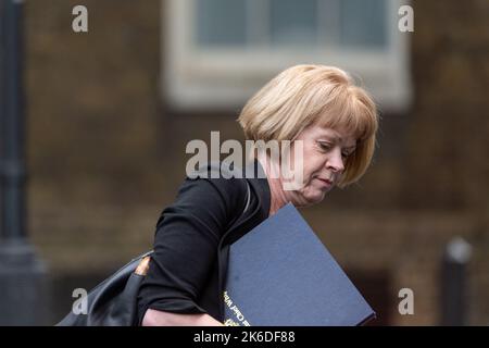 Londra, Regno Unito. 13th Ott 2022. Wendy Morton, Chief Whip, in Downing Street London Credit: Ian Davidson/Alamy Live News Foto Stock