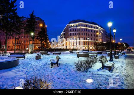 Mytninskaya argine, una piazza accogliente. Capodanno San Pietroburgo. La freccia dell'isola di Vasilyevska Foto Stock