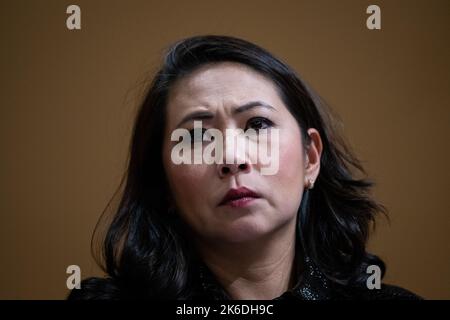 Washington, Stati Uniti. 13th Ott 2022. Il rappresentante Stephanie Murphy (D-FL) durante un Comitato di selezione della Camera per indagare sull'attacco del 6th gennaio all'udienza del Campidoglio, presso il Campidoglio degli Stati Uniti, a Washington, DC, giovedì 13 ottobre, 2022. (Graeme Sloan/Sipa USA) Credit: Sipa USA/Alamy Live News Foto Stock