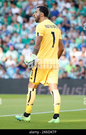Siviglia, Spagna. 1st Ott 2022. Il portiere Rui Patricio (1) di Roma visto durante la partita della UEFA Europa League tra Real Betis e Roma all'Estadio Benito Villamarin di Siviglia. (Photo Credit: Gonzales Photo/Alamy Live News Foto Stock