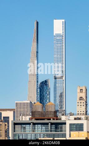 Vista da est, Central Park Tower e la Steinway Tower, grattacieli residenziali superalti, Manhattan, New York City, USA Foto Stock