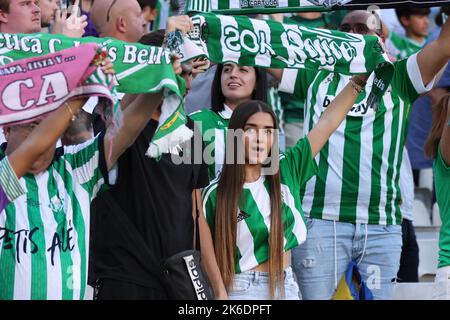 Siviglia, Siviglia, Spagna. 13th Ott 2022. Fan di Real Betis durante la partita di gruppo C della UEFA Europe League tra Real Betis e AS Roma all'Estadio Benito Villamarin il 13 ottobre 2022 a Siviglia, Spagna. (Credit Image: © Jose Luis Contreras/DAX via ZUMA Press Wire) Foto Stock