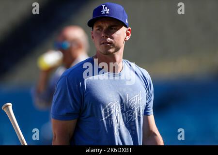 Il catcher dei Los Angeles Dodgers Will Smith (16) partecipa alla pratica di batting prima del gioco NLDS 2 contro i San Diego Padres, mercoledì 1 ottobre Foto Stock