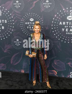 Nashville, Stati Uniti. 12th Ott 2022. Kimberly Kelly cammina il tappeto di arrivo al CMT Artists of the Year a Nashville Schermerhorn Symphony a Nashville, TN il 12 ottobre 2022. (Foto di Justin Renfroe/ Credit: Sipa USA/Alamy Live News Foto Stock