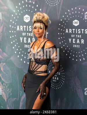 Nashville, Stati Uniti. 12th Ott 2022. Ciara cammina il tappeto di arrivo al CMT Artists of the Year a Nashville Schermerhorn Symphony a Nashville, TN il 12 ottobre 2022. (Foto di Justin Renfroe/ Credit: Sipa USA/Alamy Live News Foto Stock