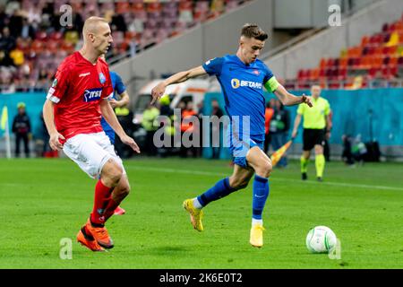 Bucarest, Romania. 13th Ott 2022. 13 ottobre 2022: Octavian Popescu #10 di FCSB durante la partita della UEFA Europa Conference League di gruppo B tra FCSB Bucarest e Silkeborg IF allo Stadio Nazionale Arena di Bucarest, Romania ROU. Catalin Soare/Cronos Credit: Cronos/Alamy Live News Foto Stock